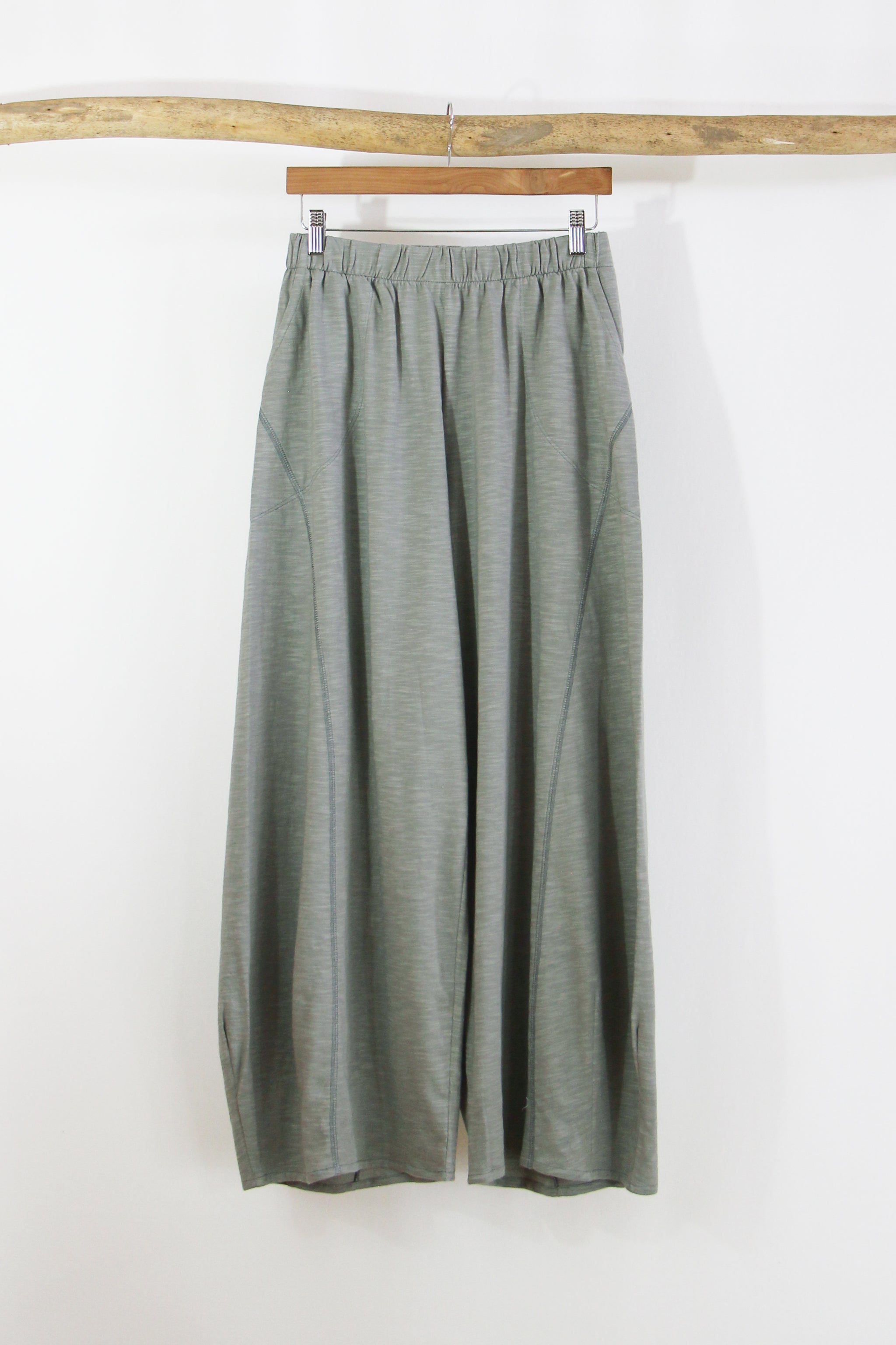 Divided Pants - 2217 - Solids - Flamé