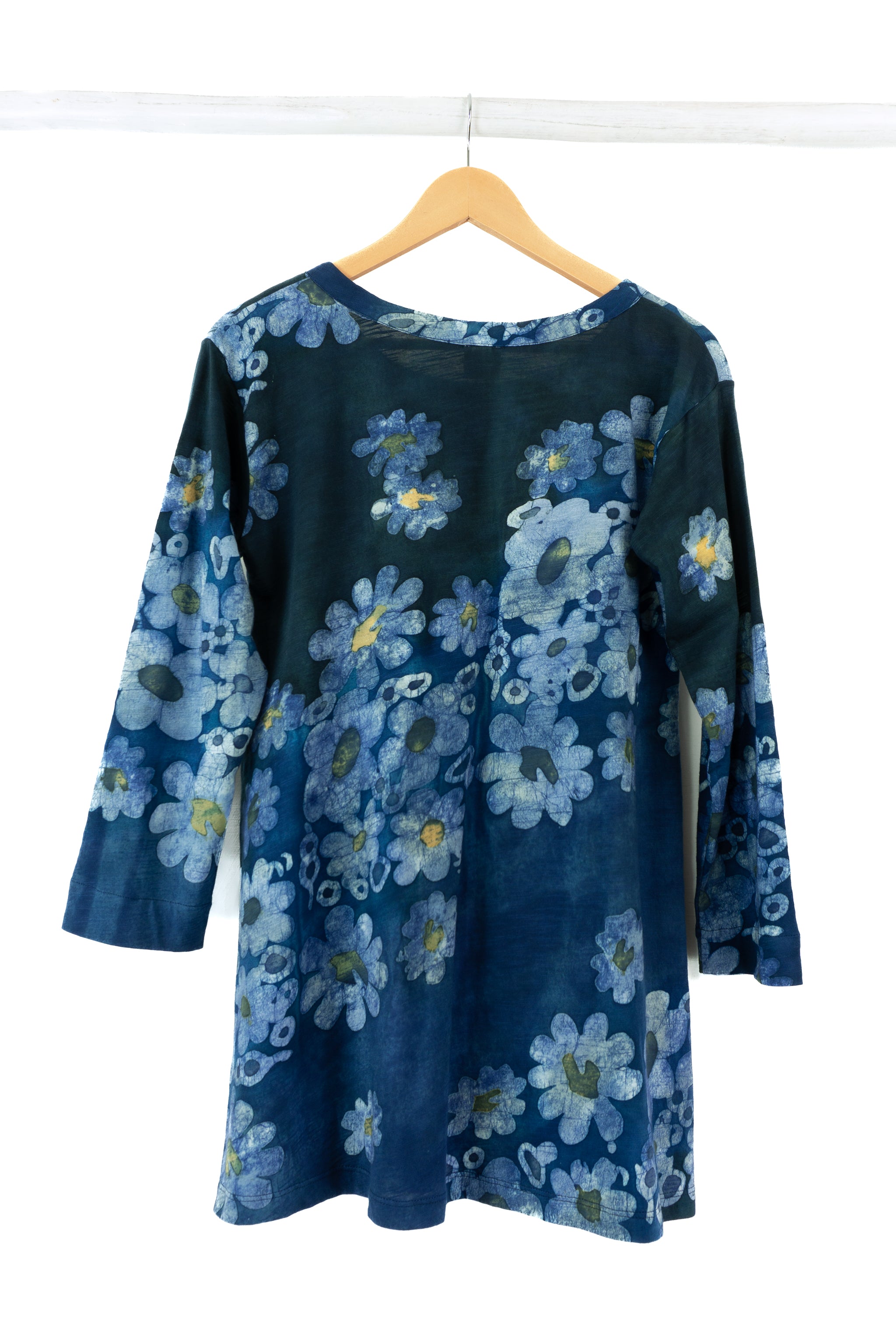 Tina Tunic - 5070.1 - Afloat - Indi