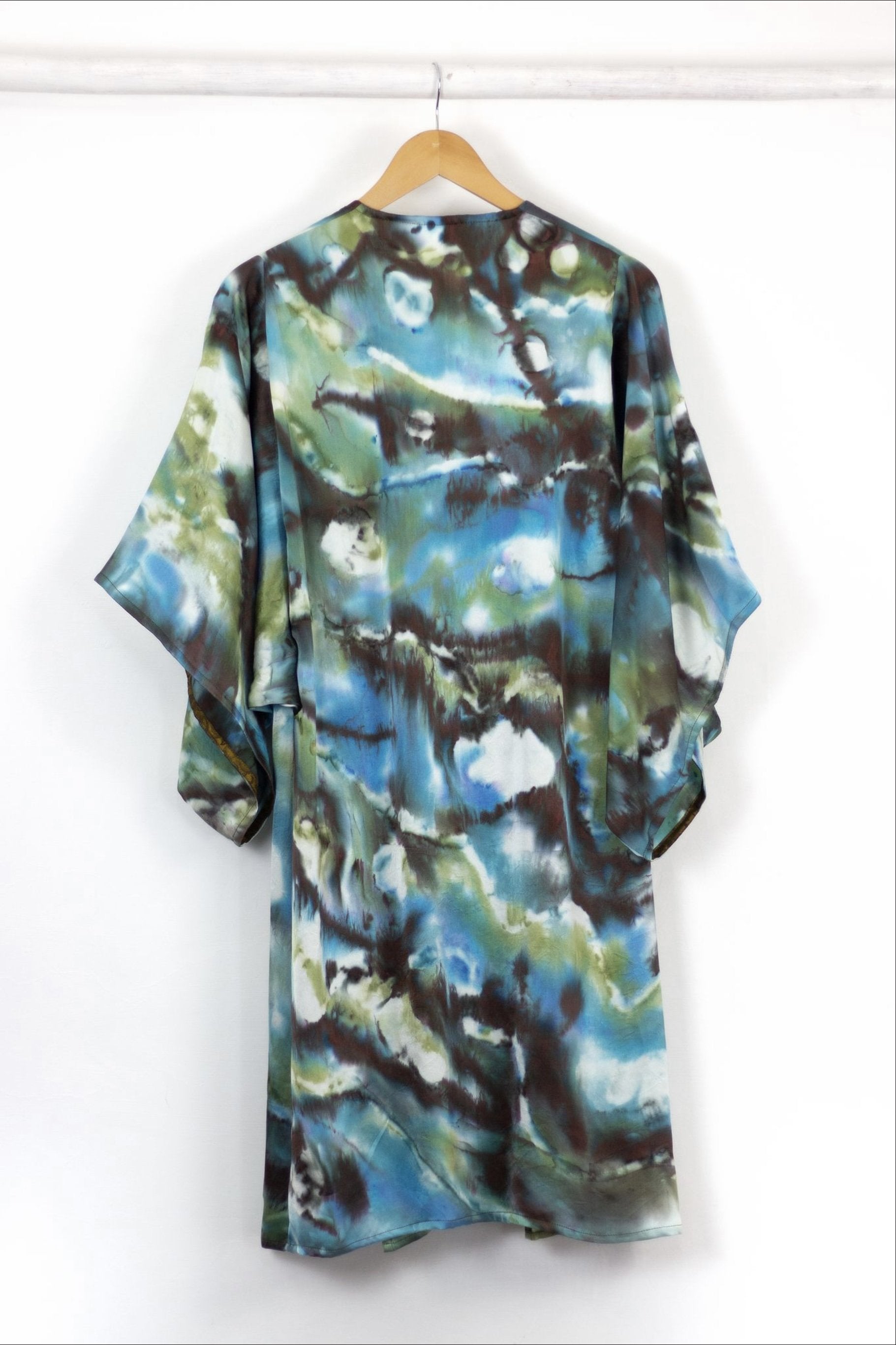 Hand Painted Silk Kimono 6669M - Confucius Waters