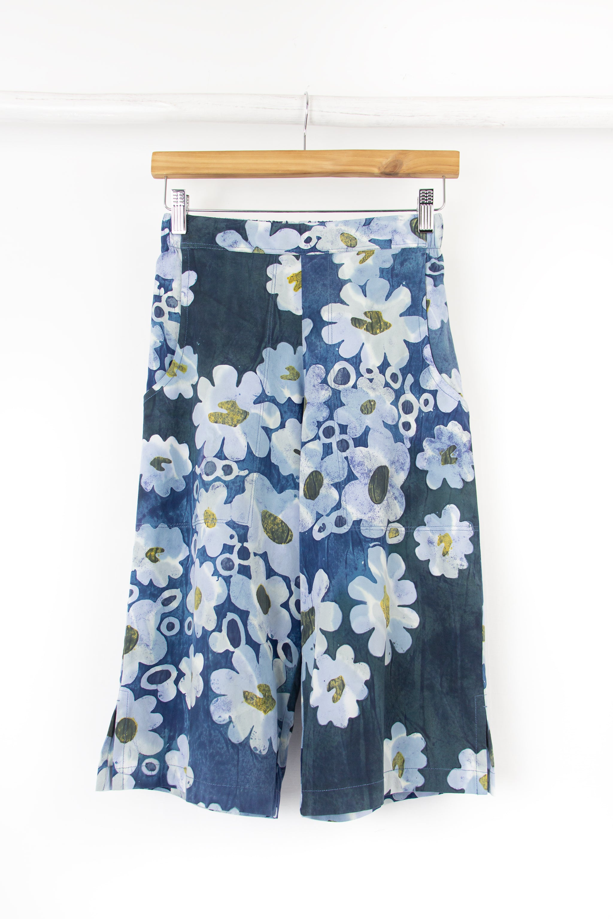 Slim Shorti Crops - Afloat