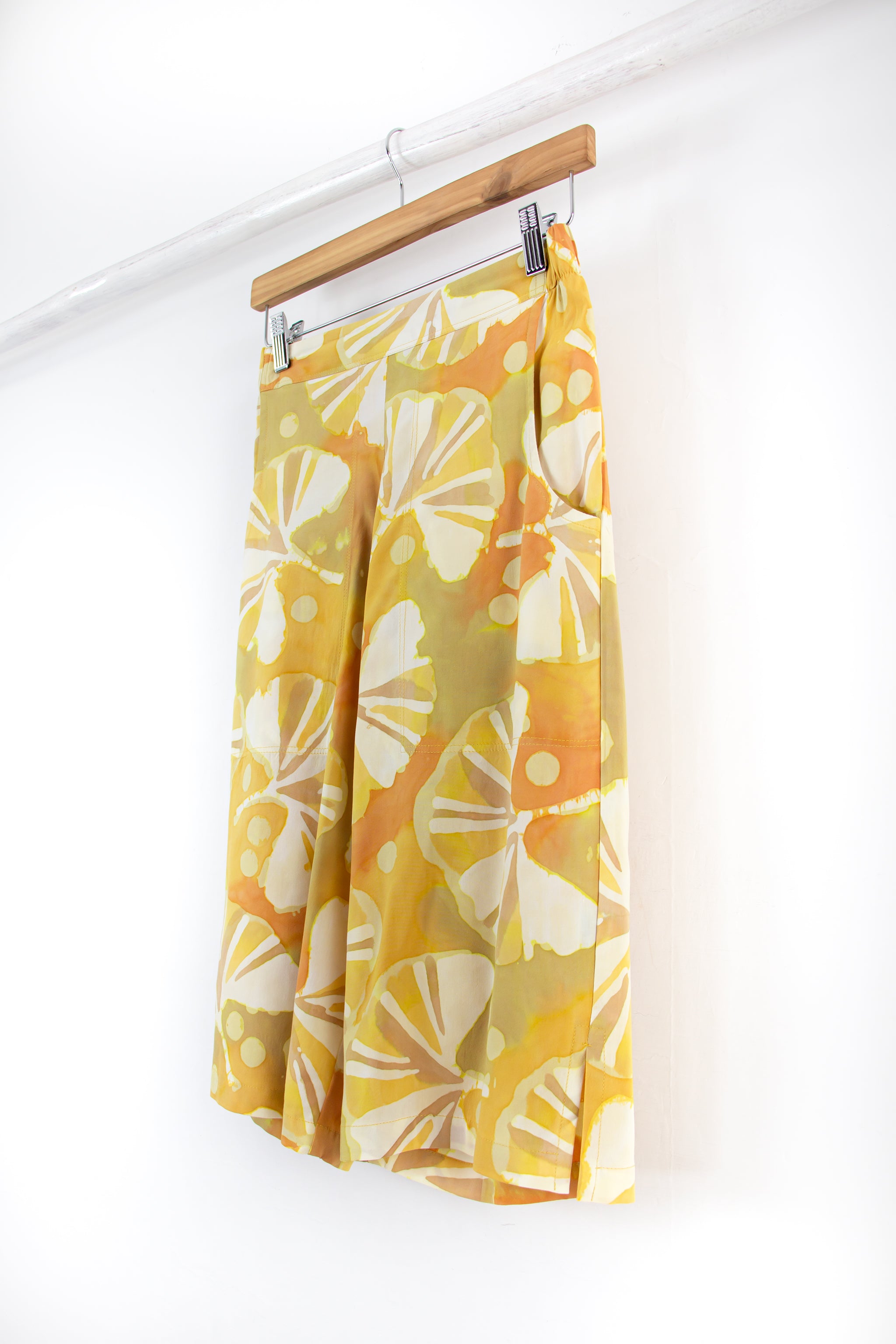 Slim Shorti Crops - 2007SC - Ginkgo Golden