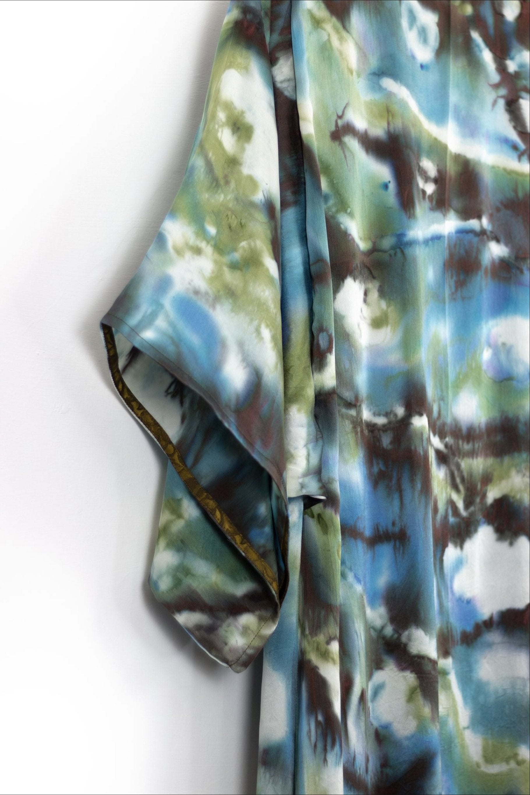 Hand Painted Silk Kimono 6669M - Confucius Waters