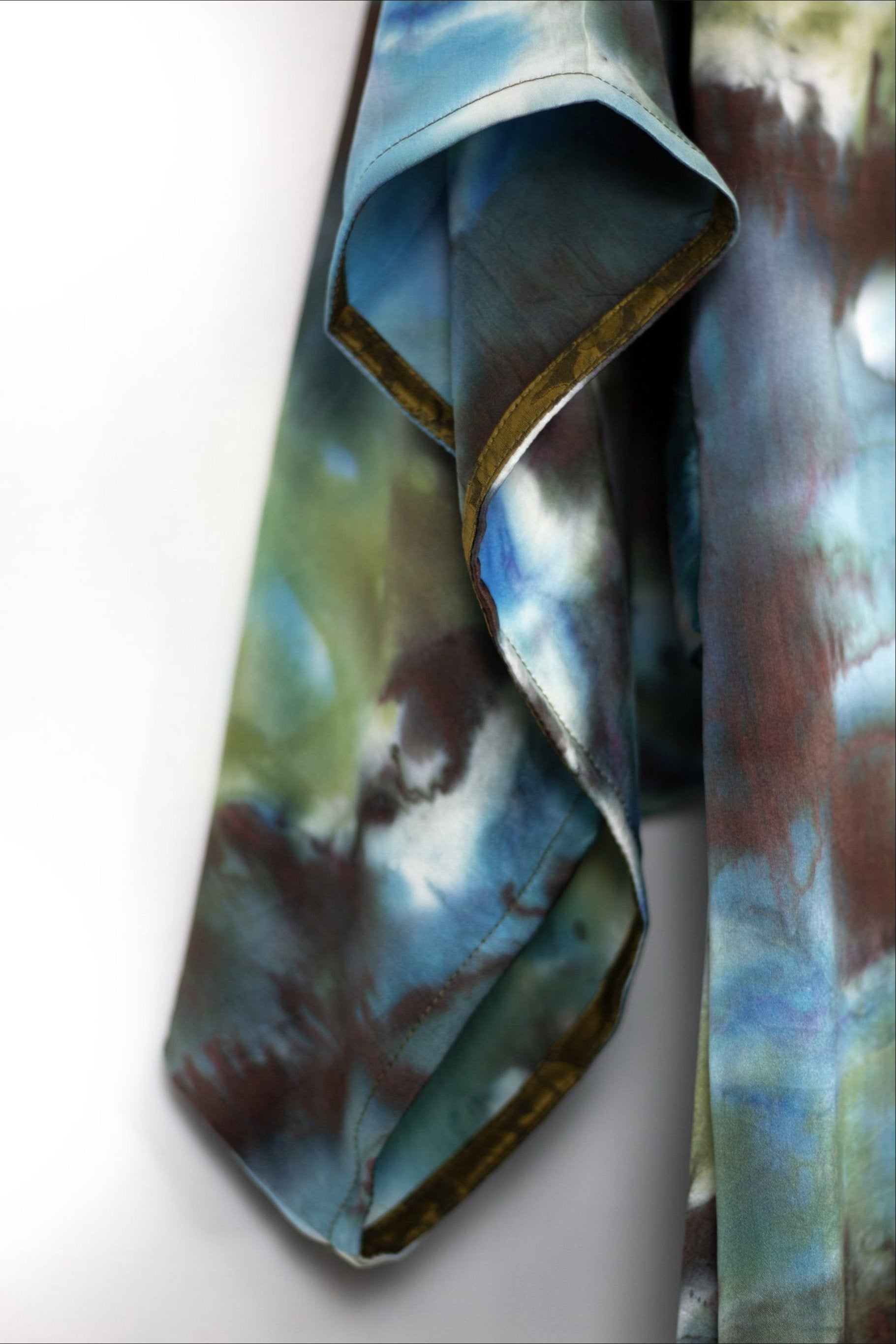 Hand Painted Silk Kimono 6669M - Confucius Waters