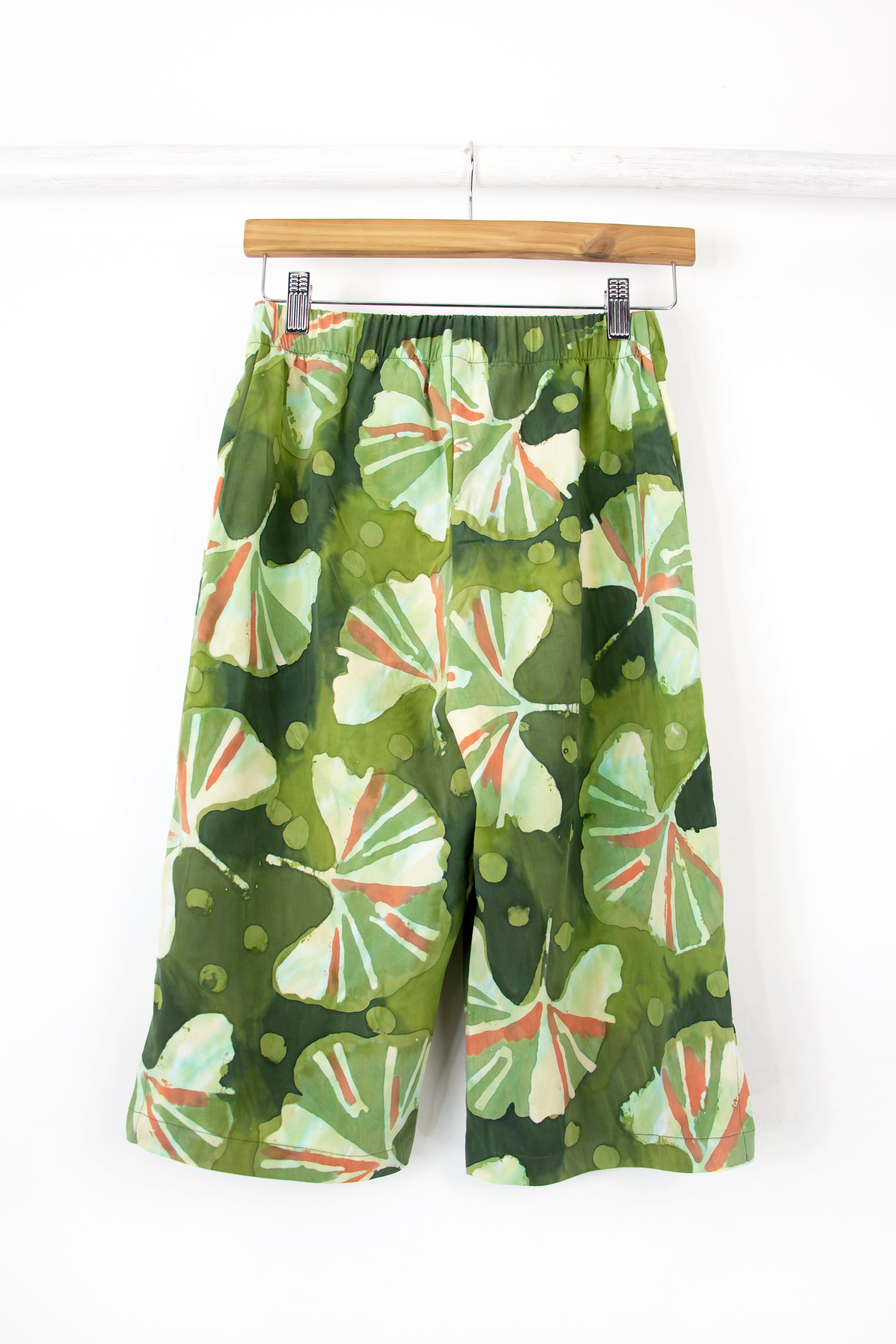 Slim Shorti Crops 2007SC - Ginkgo Garden