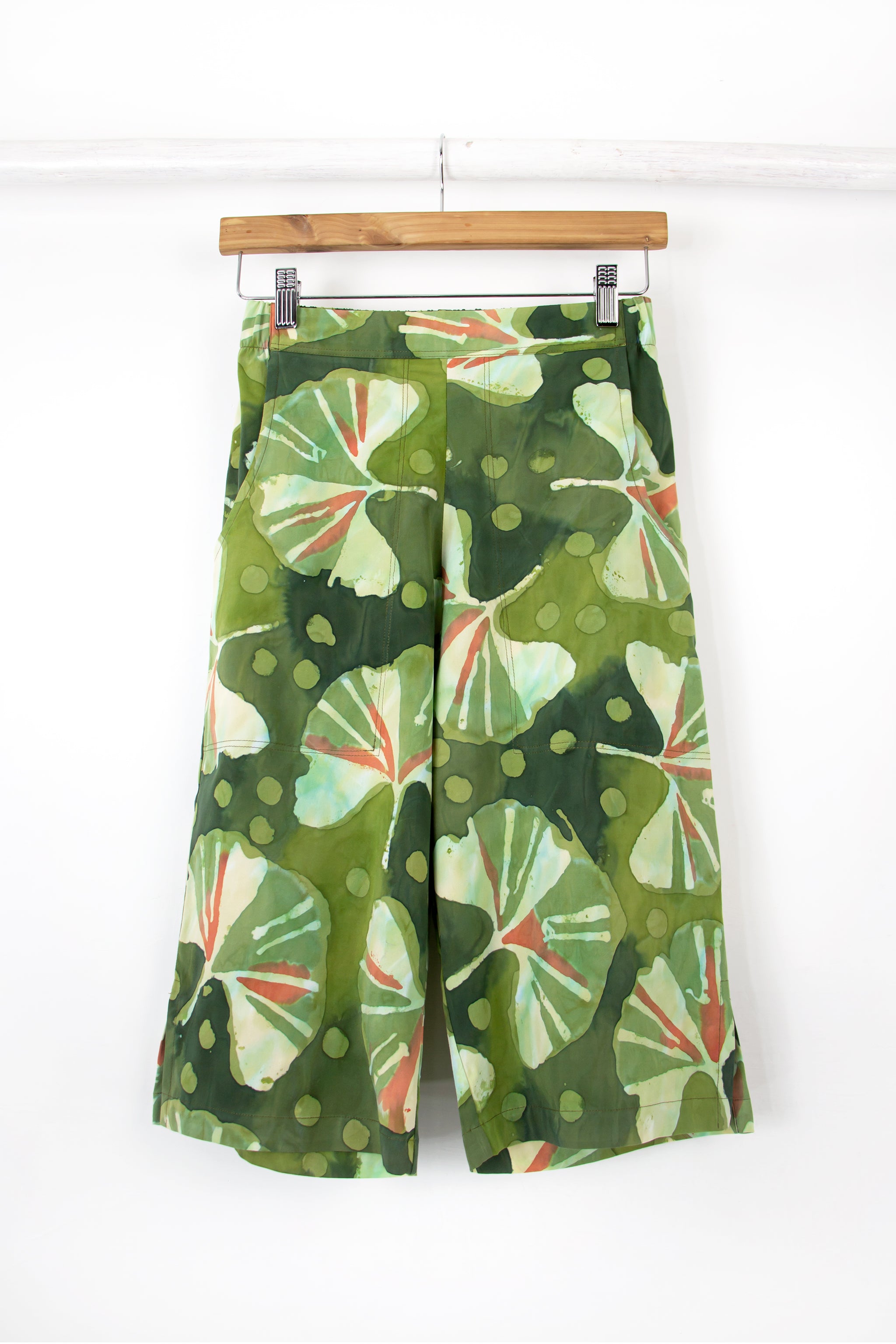Slim Shorti Crops 2007SC - Ginkgo Garden