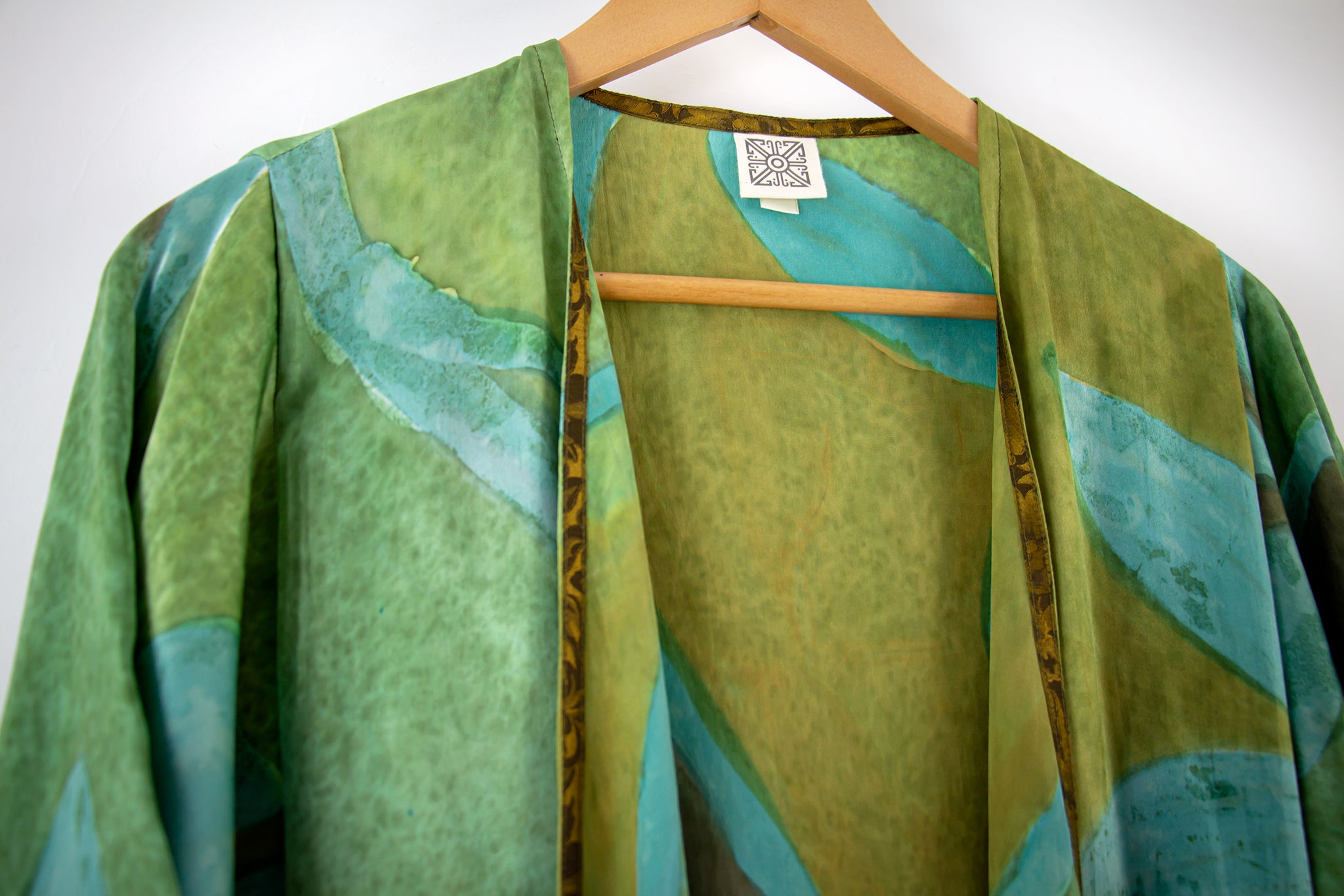 Hand Painted Short Silk Kimono 6669S - D'Vine